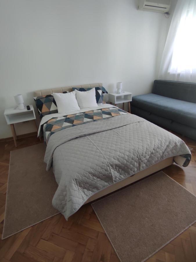 Apartman Nicolas Belgrad Exteriör bild